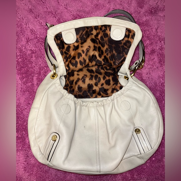 B. Makowsky Large w/ Flap zippered storage Purse Beige Soft Genuine Leather - Picture 7 of 13